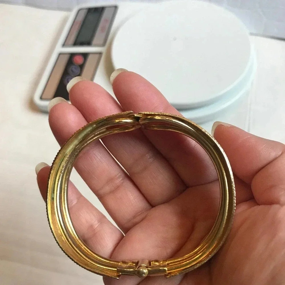 Beautiful vintage Butterfly and flowers Bracelet - Picture 5 of 8